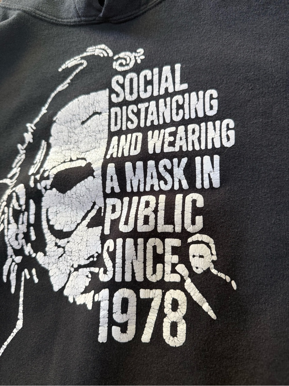 Fruit of the Loom-vintage style/2020 Michael myers social distancing hoodie (med
